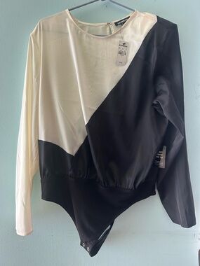 Express Black & Cream Diagonal Colorblock Long Sleeve Bodysuit (Alternate)
